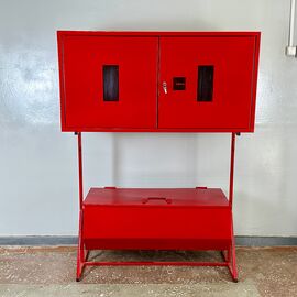 Стенд пожарный закрытого типа с перекидным ящиком для песка (0,12куб)