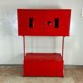 Стенд пожарный закрытого типа со стационарным ящиком для песка (0,2куб)