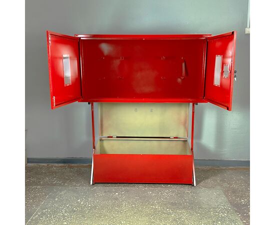 Стенд пожарный закрытого типа со стационарным ящиком для песка (0,12куб) с огнетушителями и инструментом, фото 3