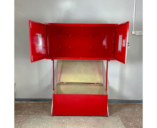 Стенд пожарный закрытого типа со стационарным ящиком для песка (0,2куб) с огнетушителями и инструментом, фото 2