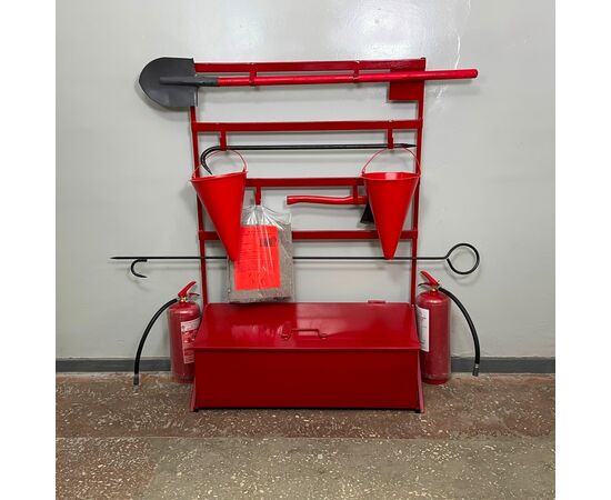 Стенд пожарный открытого типа со стационарным ящиком для песка 0,12м.куб. с огнетушителями и инструментом, фото 2